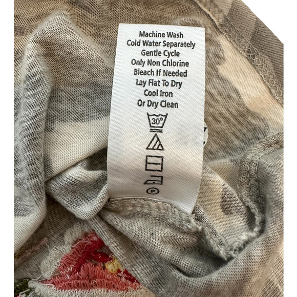 Caite Anthropologie Camo Top with Embroidered Flowers Size Medium - Picture 4 of 9